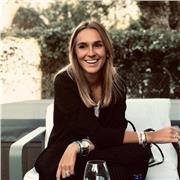 Professeure à la recherche d'élèves. Disponible pour du français, anglais, ou/et mathématiques. Je suis en 3ème année dentaire, diplômée du bac S, je suis apte à aider tout élève jusqu'à la terminale